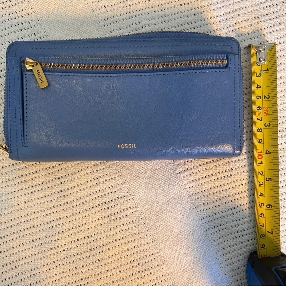 Fossil wallet Blue Cowhide Leather Zip Around Wristlet Gold Moon RFID - Picture 3 of 16